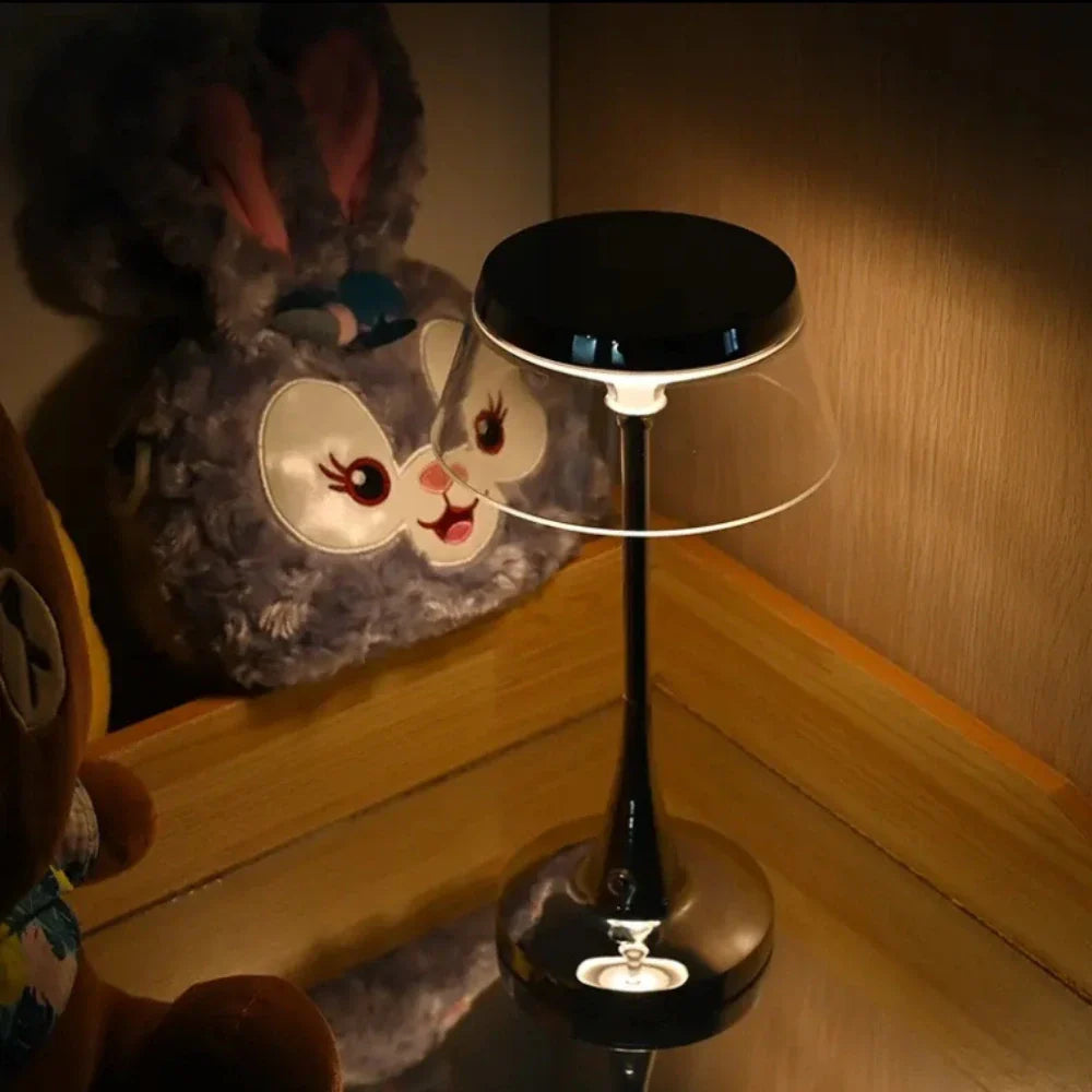 Lustra™ Table Lamp