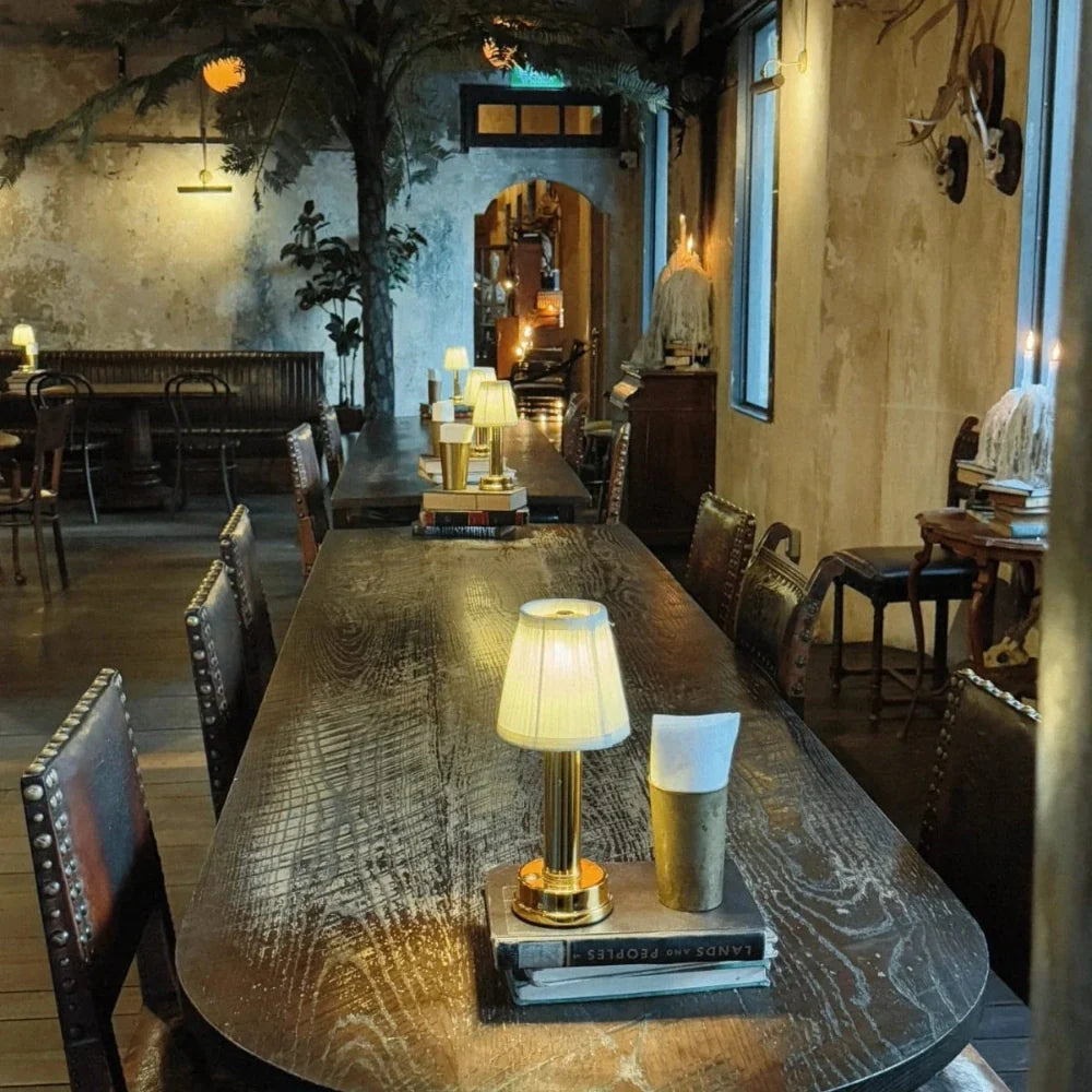 Retro Elegance Table Lamp