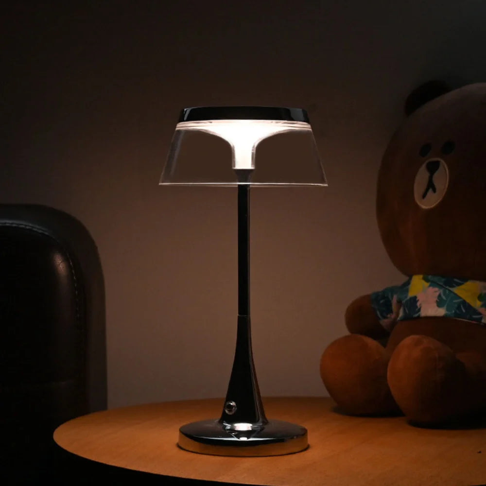 Lustra™ Table Lamp