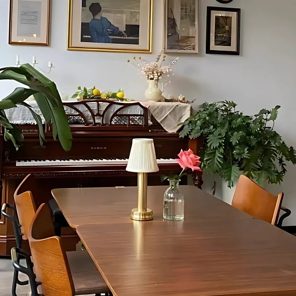 Retro Elegance Table Lamp