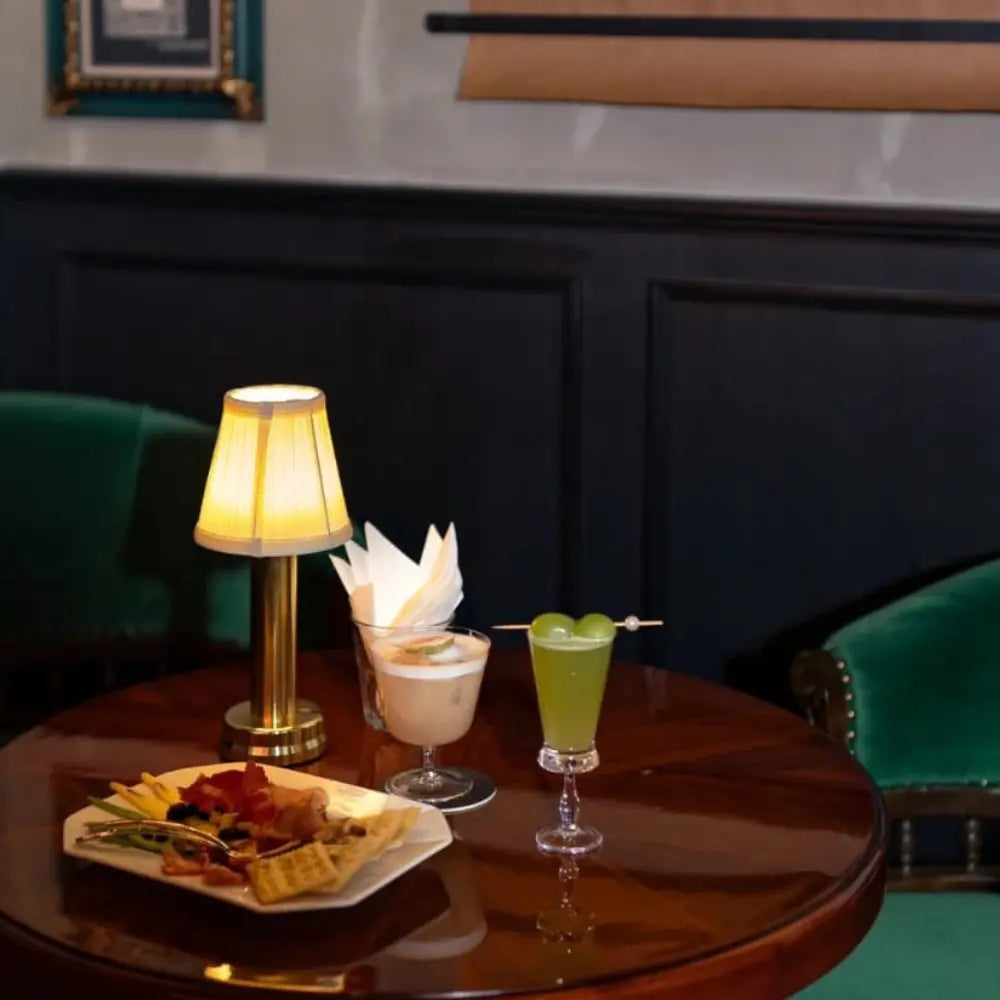 Retro Elegance Table Lamp